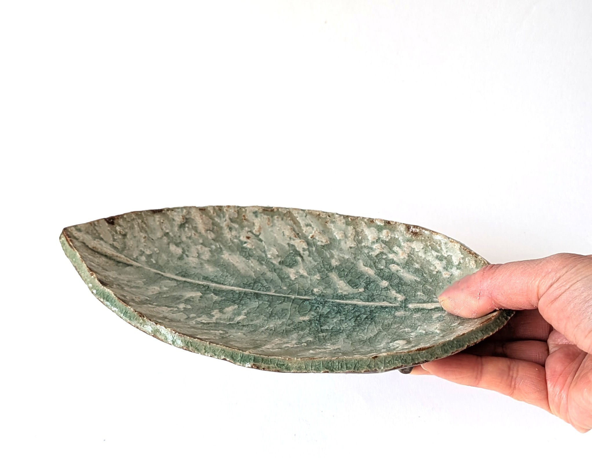 灰釉　木の葉皿